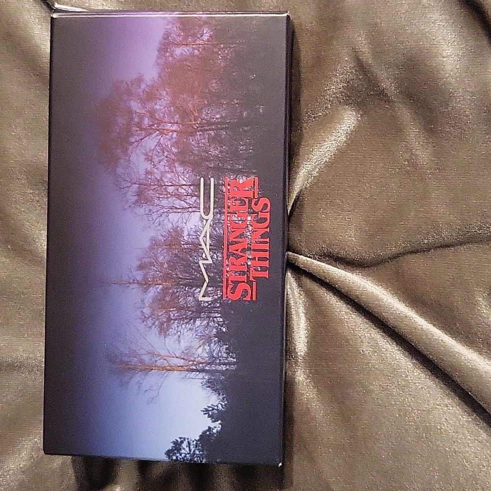 Mac Stranger Things Hawkins High Eyeshadow Palette